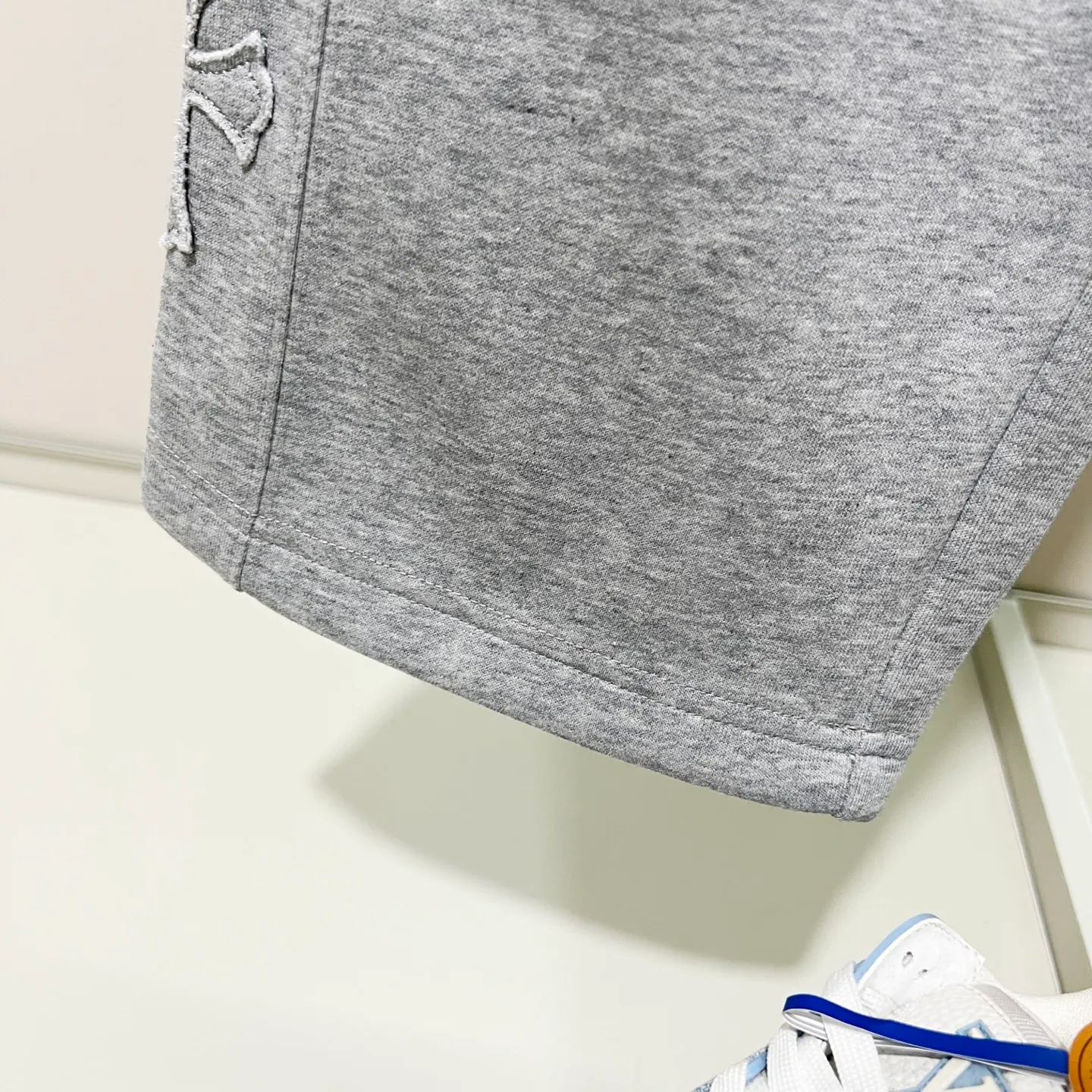 P260 chromehearts/Chrome heart selected 400g custom fabric sweatpants, classic side patch cross embroidery🪡hardware crafts logo, official synchronization, 1:1 original mold opening, fashion personality, versatile trend, pure original quality, original washed fabric, tag, collar label, washed wheat, complete three labels, color: black, gray. Size: M-3XL
